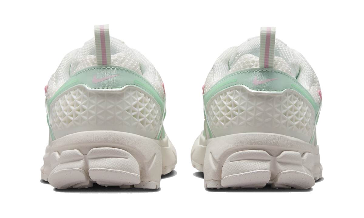 Nike Vomero 5 Shoes with Reflective Design Accents Sail/Sail/Pink Foam/Arctic Green