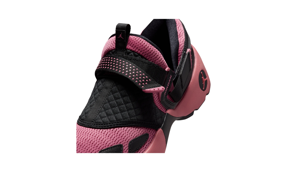 Air Jordan Trunner LX Black/Reflective Silver/Desert Berry