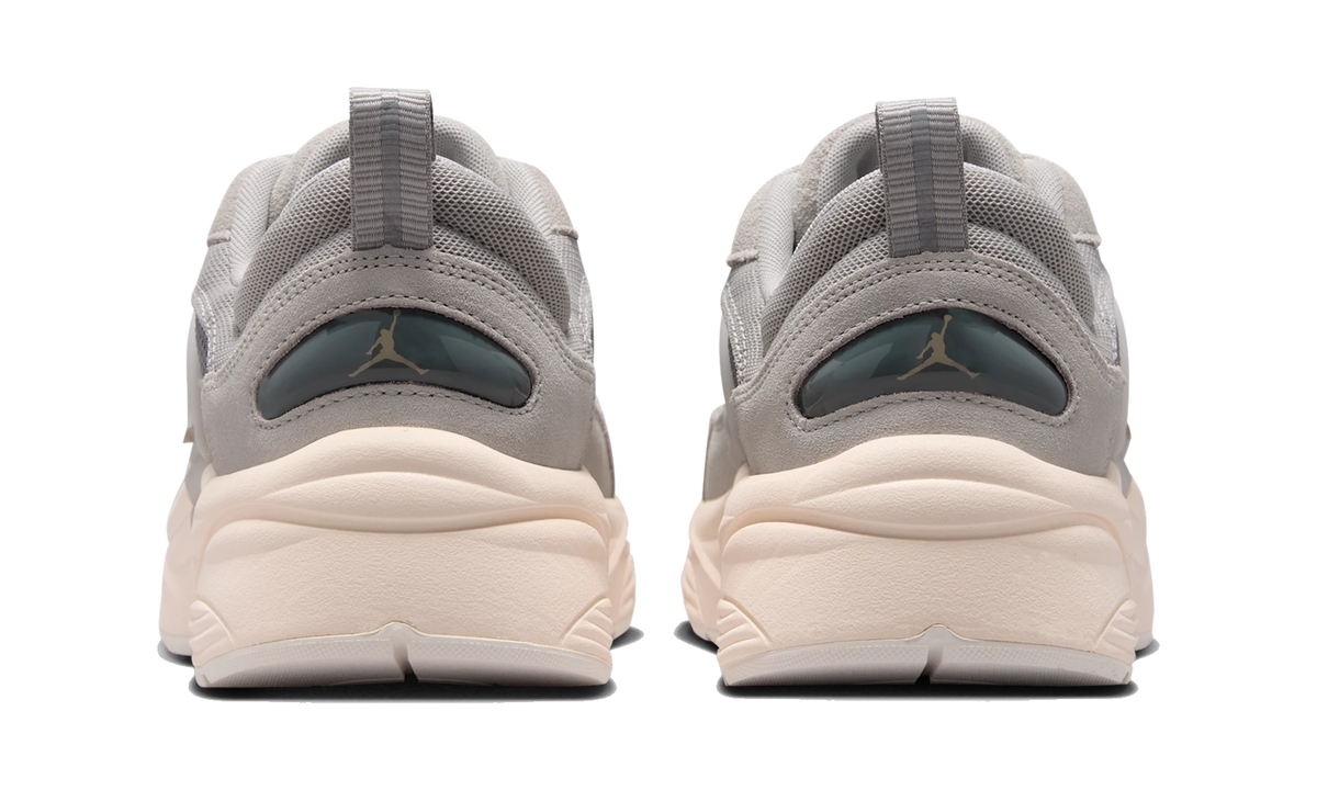 Air Jordan Trunner O/S Men‘s shoes Light Iron Ore/Smoke Grey/Chalk/Legend Medium Brown