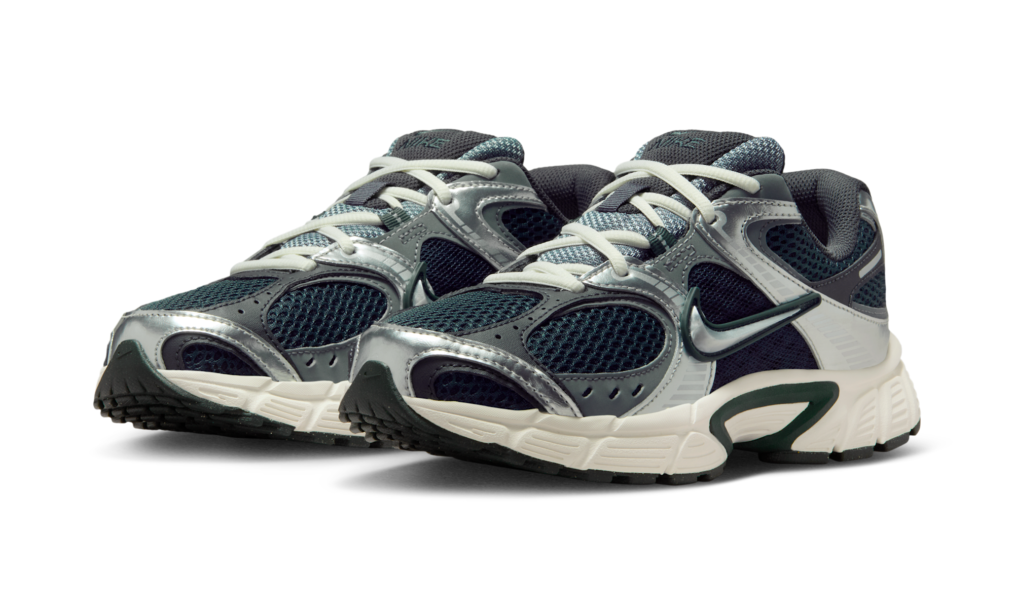 Nike V5 RNR shoes with reflective accents Seaweed/Anthracite/Smoke Grey/Metallic Silver