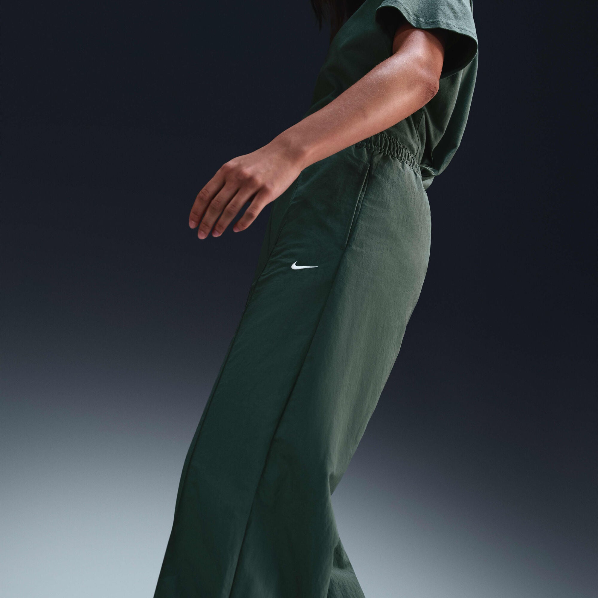 Nike Sportswear Everything Wovens Mid-Rise Open-Hem Trousers Vintage Green/Sail - Sneak