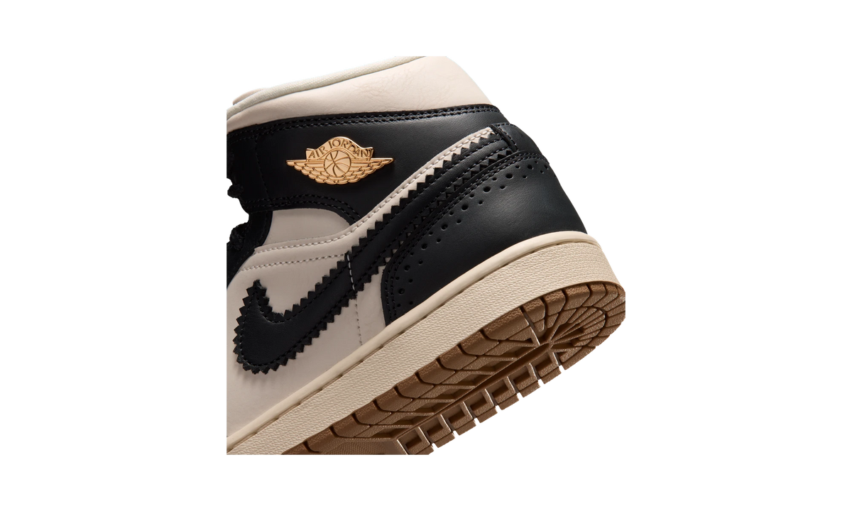 Air Jordan 1 Mid SE Off Noir Chalk