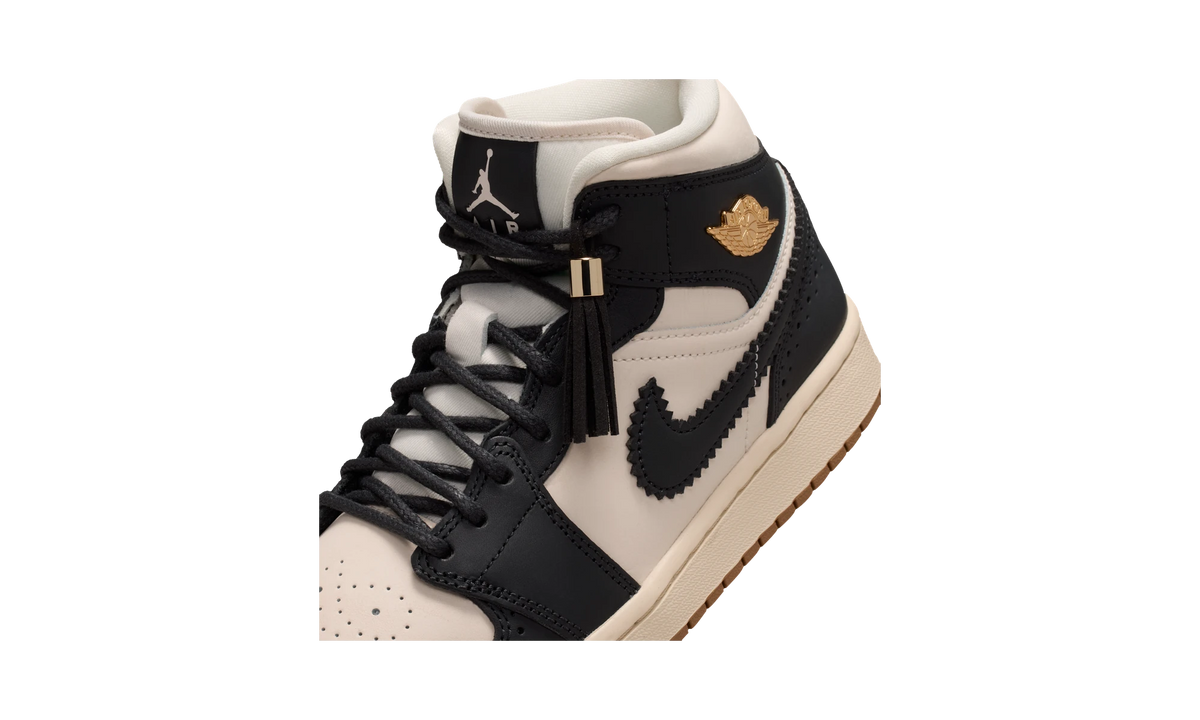 Air Jordan 1 Mid SE Off Noir Chalk