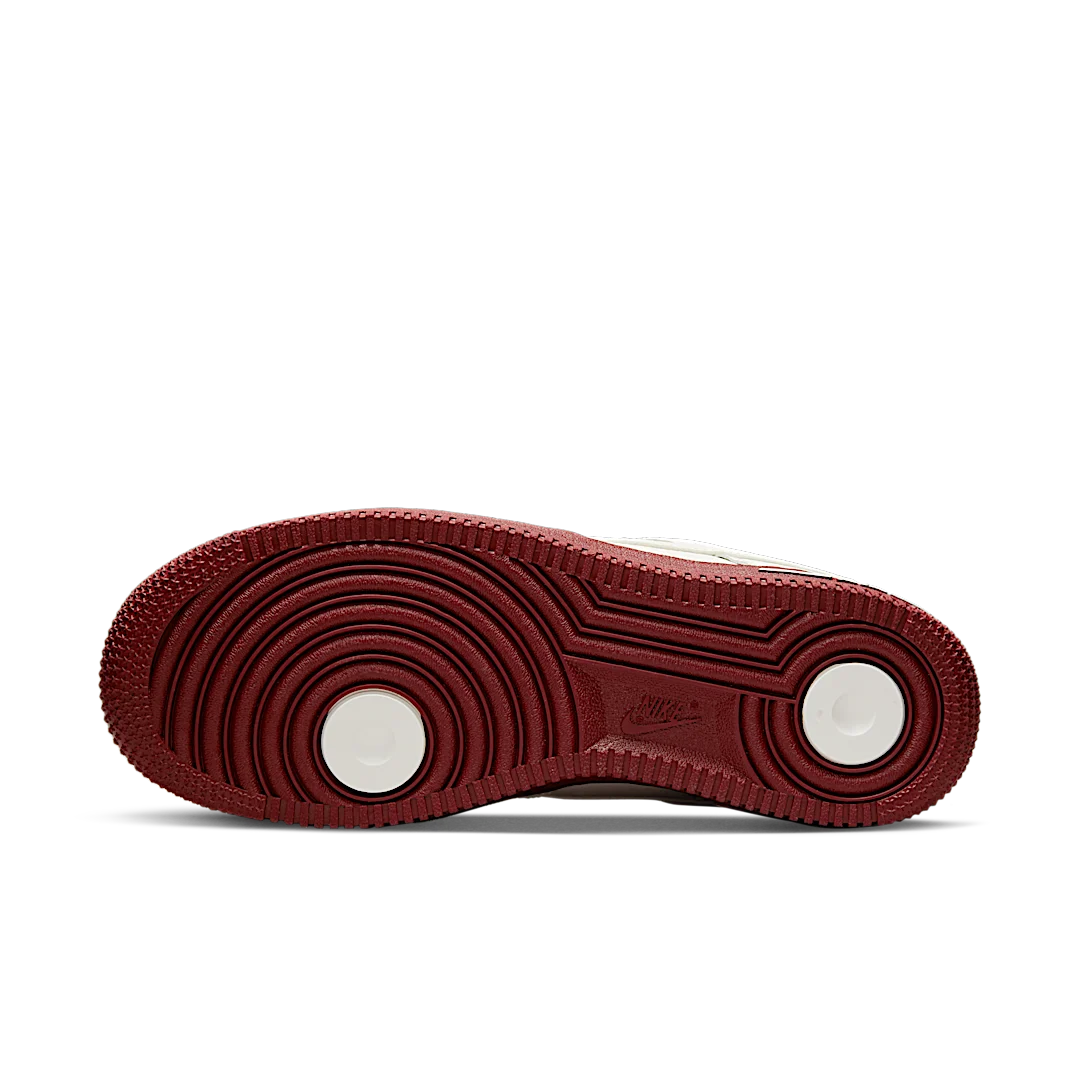 Nike Air Force 1 Low '07 SE 40th Anniversary Edition Sail Team Red, Sail/Metallic Gold/Black/Team Red (DQ7582-100)