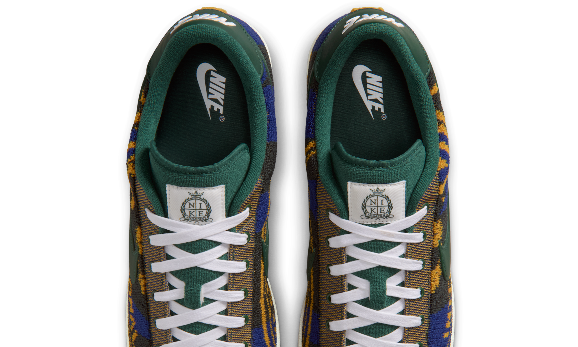 Nike Tennis Classic Premium Fir White Sail