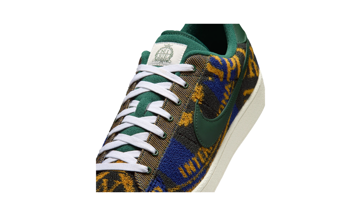 Nike Tennis Classic Premium Fir White Sail