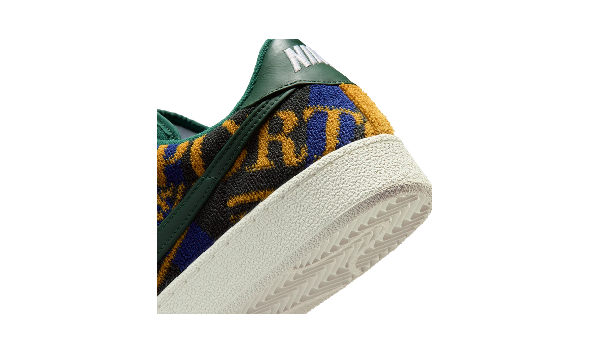 Nike Tennis Classic Premium Fir White Sail