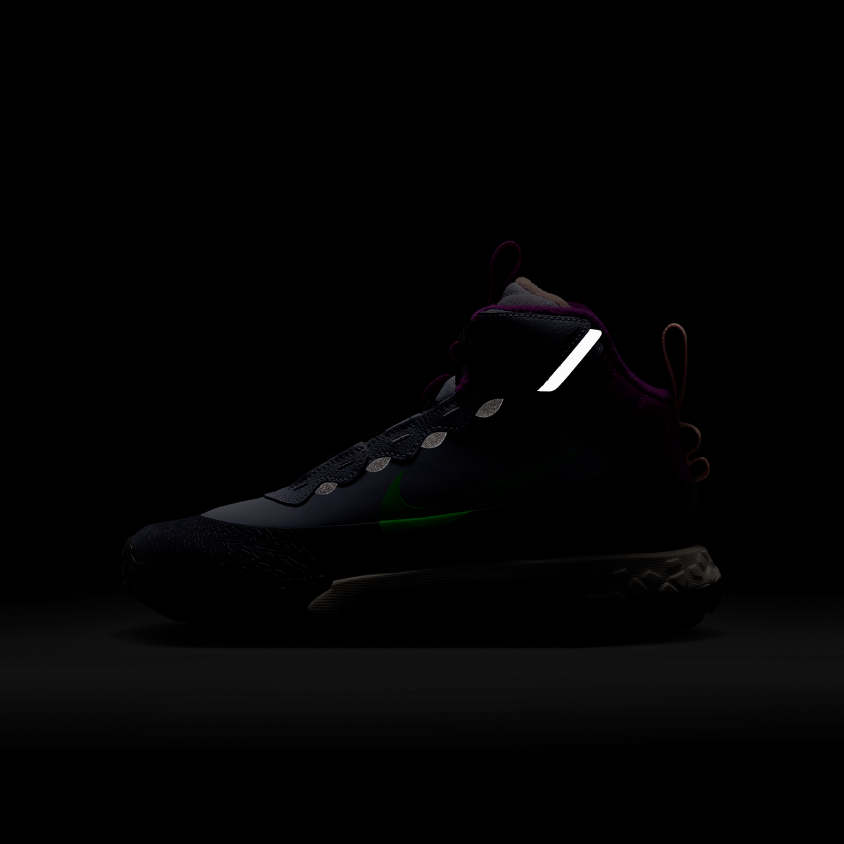 Nike Terrascout Ghost Vivid Purple Green Strike
