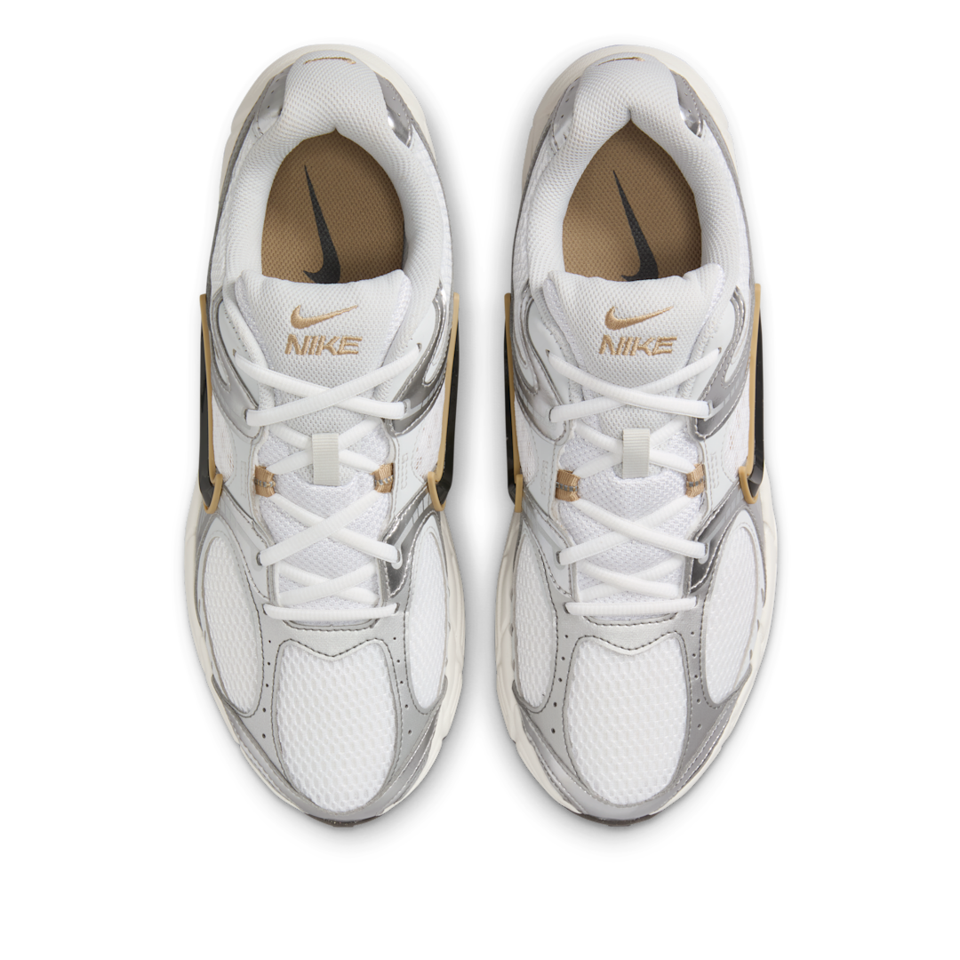 Nike V5 RNR Parachute Beige Metallic Pewter, White/Medium Ash/Parachute Beige/Metallic Pewter/Photon Dust/Sail (HJ5228-102)