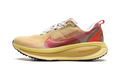 Nike Vomero 18 SE International Running Pack LD-1000