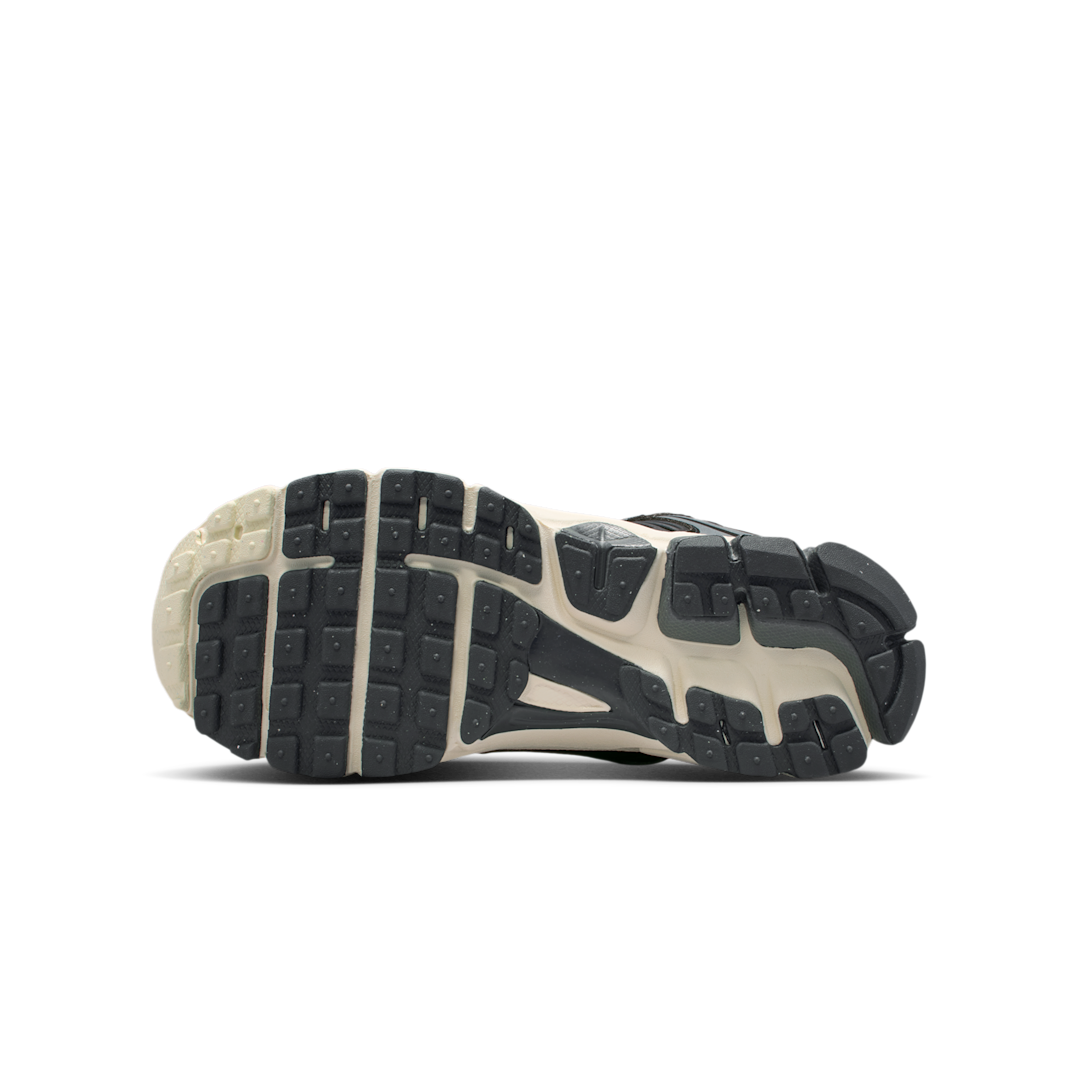 Nike Vomero 5 Black Soft Pearl Burgundy Crush, Black/Soft Pearl/Burgundy Crush/Anthracite (IB5853-001)