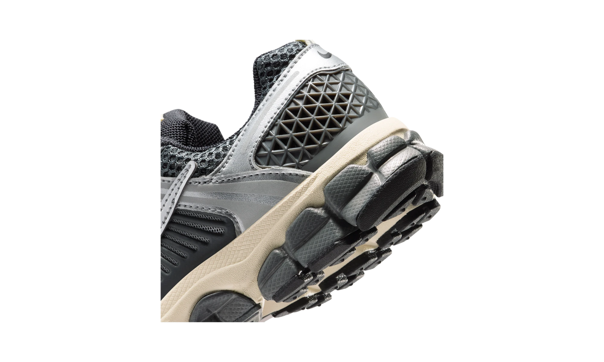 Nike Vomero 5 Iron Grey Coconut Milk Chrome