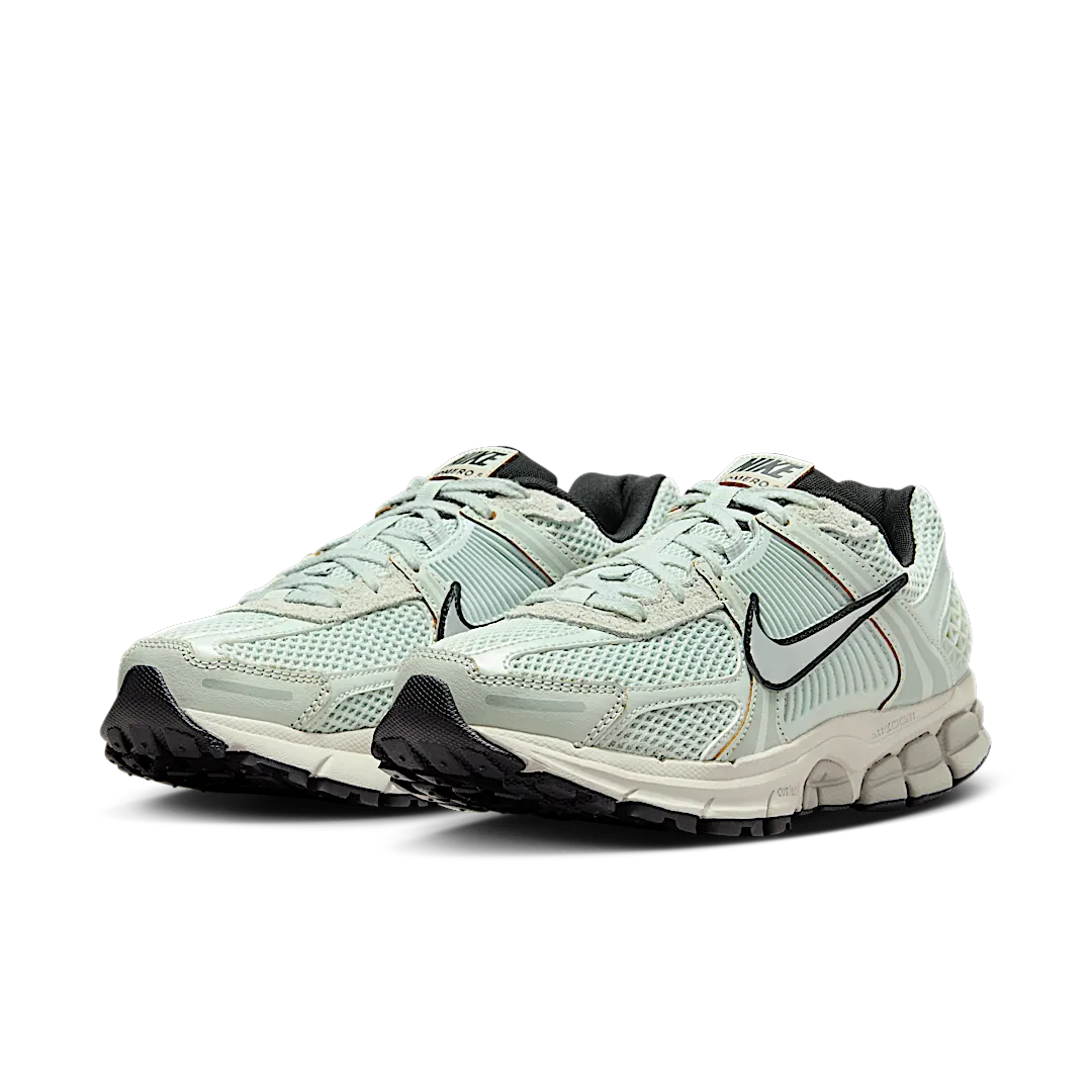 Nike Zoom Vomero 5 Light Silver Chrome, Light Silver/Chrome/Light Bone/Black/Light Iron Ore (FN6742-001)