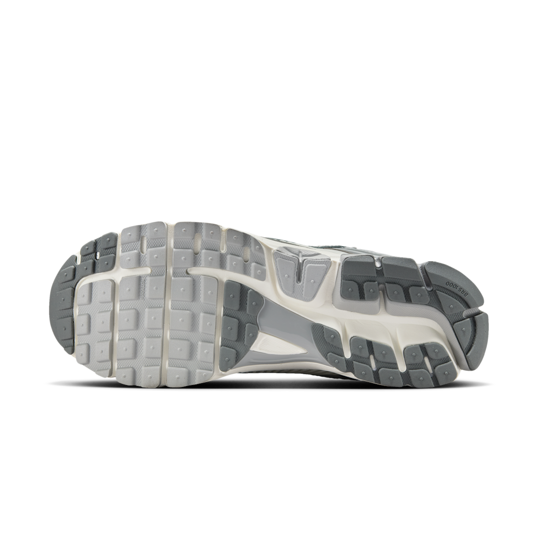 Nike Zoom Vomero 5 Metallic Silver - Sneak