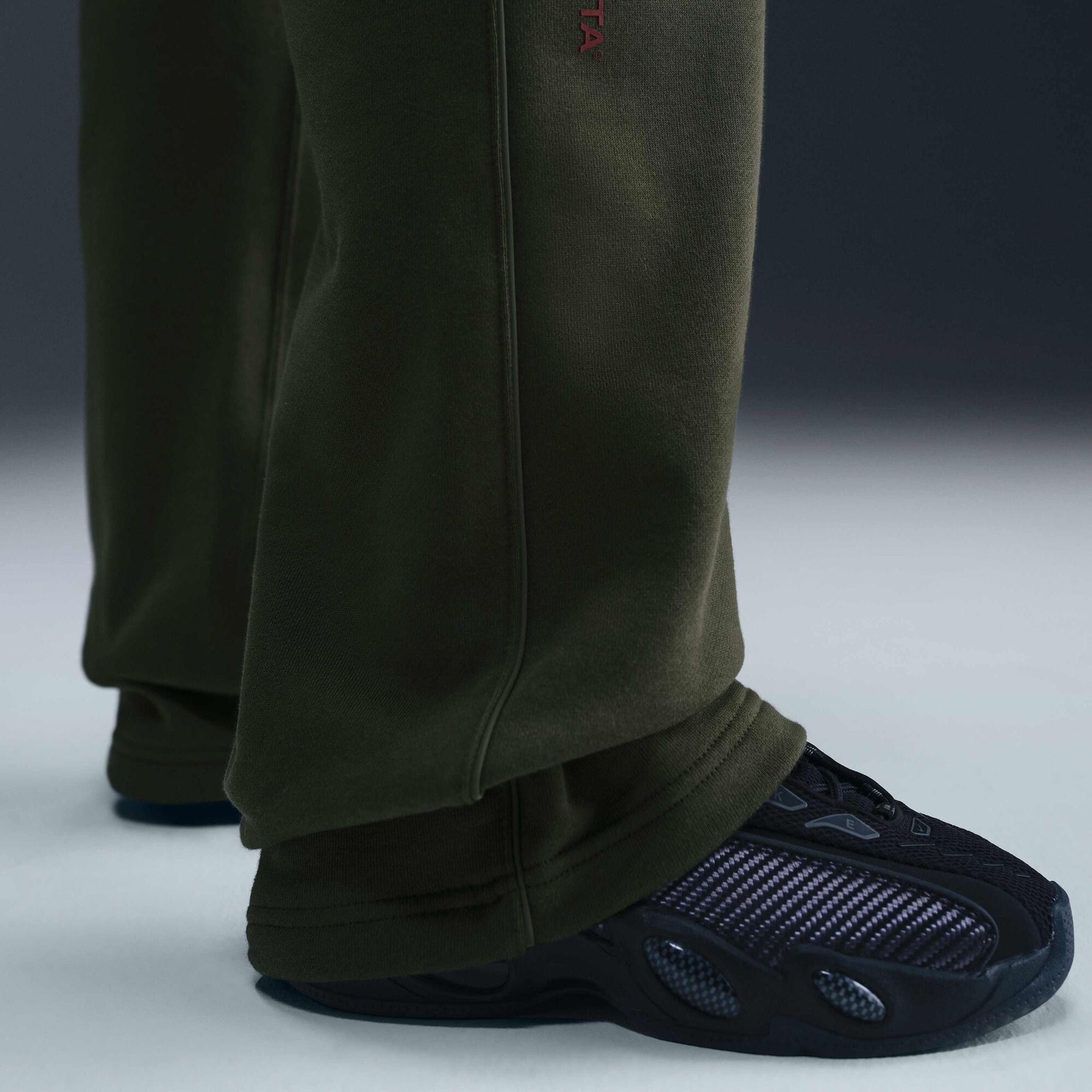 NOCTA NOCTA Fleece CS Open-Hem Tracksuit Bottoms Cargo Khaki/Cargo Khaki/Team Red - Sneak