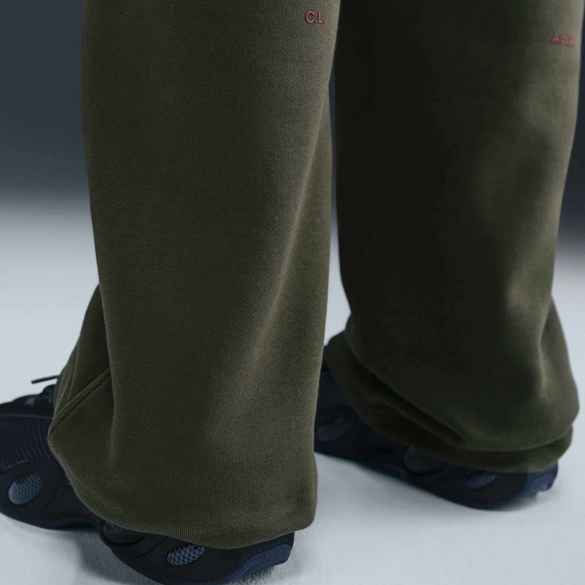 NOCTA NOCTA Fleece CS Open-Hem Tracksuit Bottoms Cargo Khaki/Cargo Khaki/Team Red