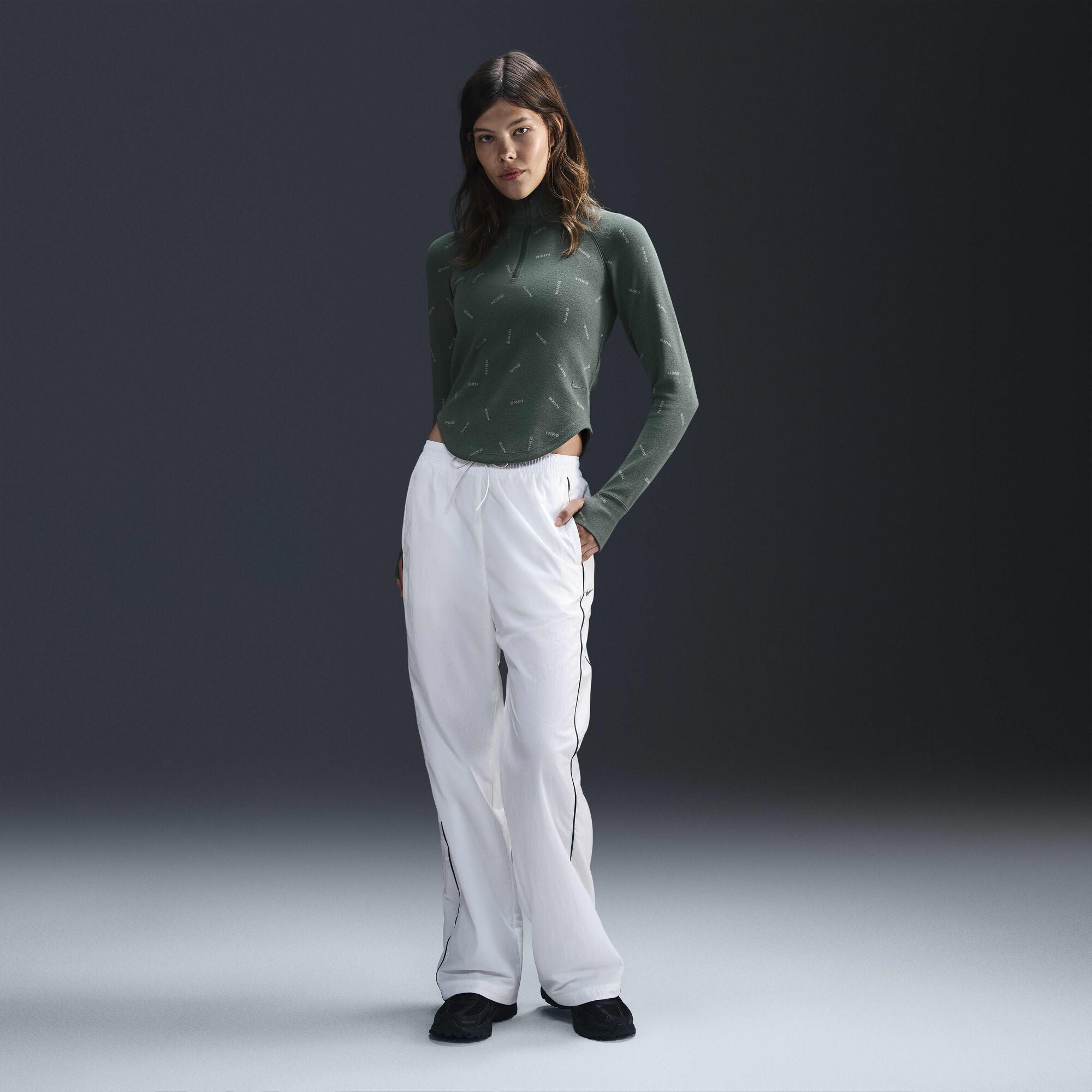 Nike Sportswear Collection Slim 1/2-Zip Long-Sleeve Logo Top Vintage Green/Light Army/Vintage Green