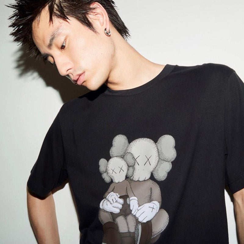 Uniqlo x KAWS t paita