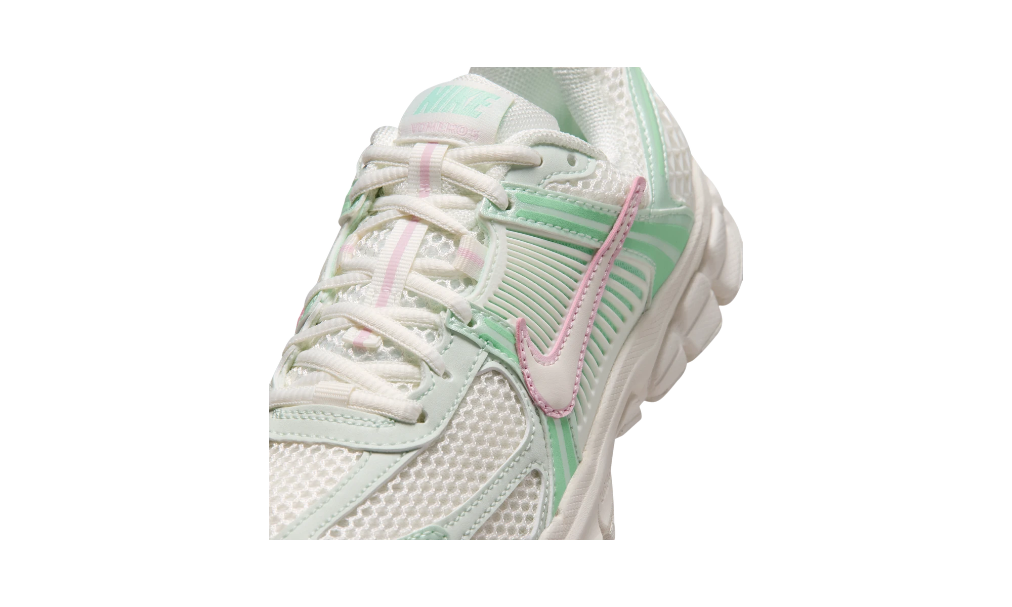 Nike Vomero 5 Shoes with Reflective Design Accents Sail/Sail/Pink Foam/Arctic Green
