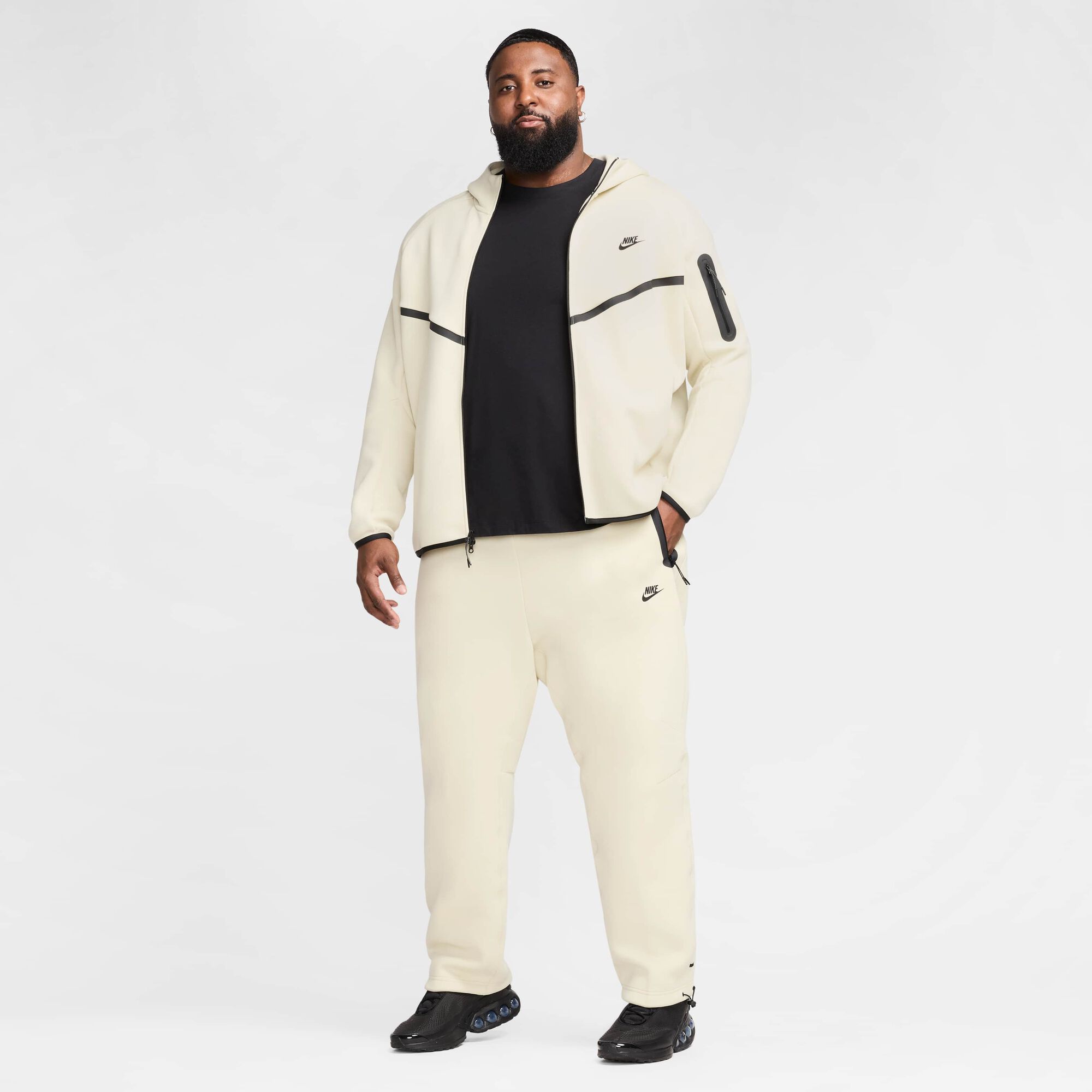 Nike Tech Fleece Open-Hem Trousers Light Khaki/Black