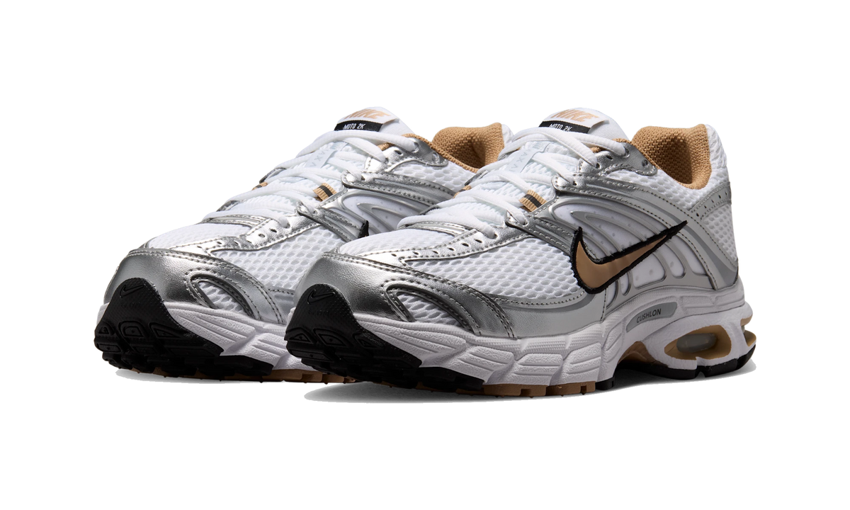 Nike Air Max Moto 2K shoes with reflective accents White/Metallic Silver/Black/British Khaki