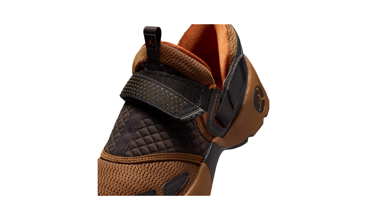 Air Jordan Trunner LX Light British Tan/Reflective Silver/White/Desert Orange
