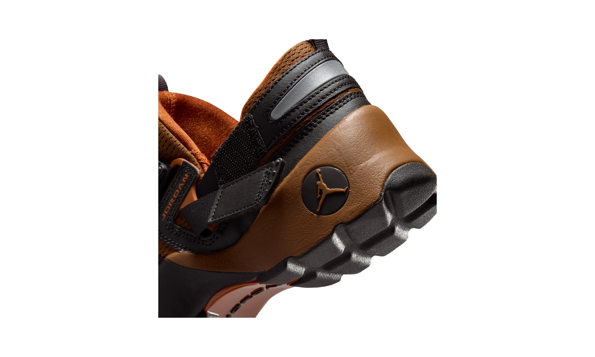 Air Jordan Trunner LX Light British Tan/Reflective Silver/White/Desert Orange