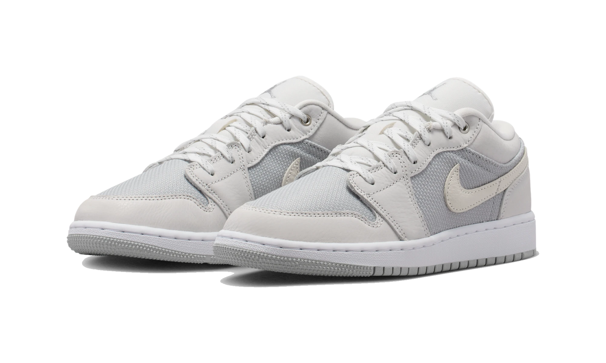 Air Jordan 1 Low SE Off-White/Soft Pearl/Light Smoke Grey
