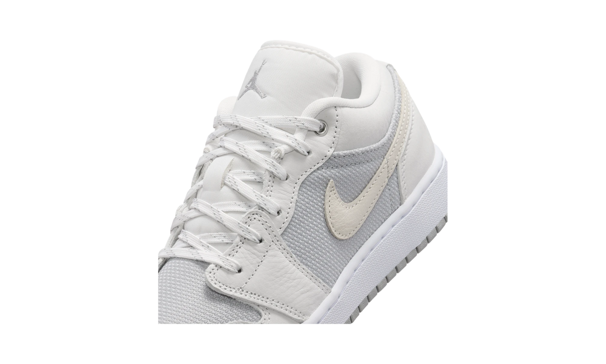 Air Jordan 1 Low SE Off-White/Soft Pearl/Light Smoke Grey