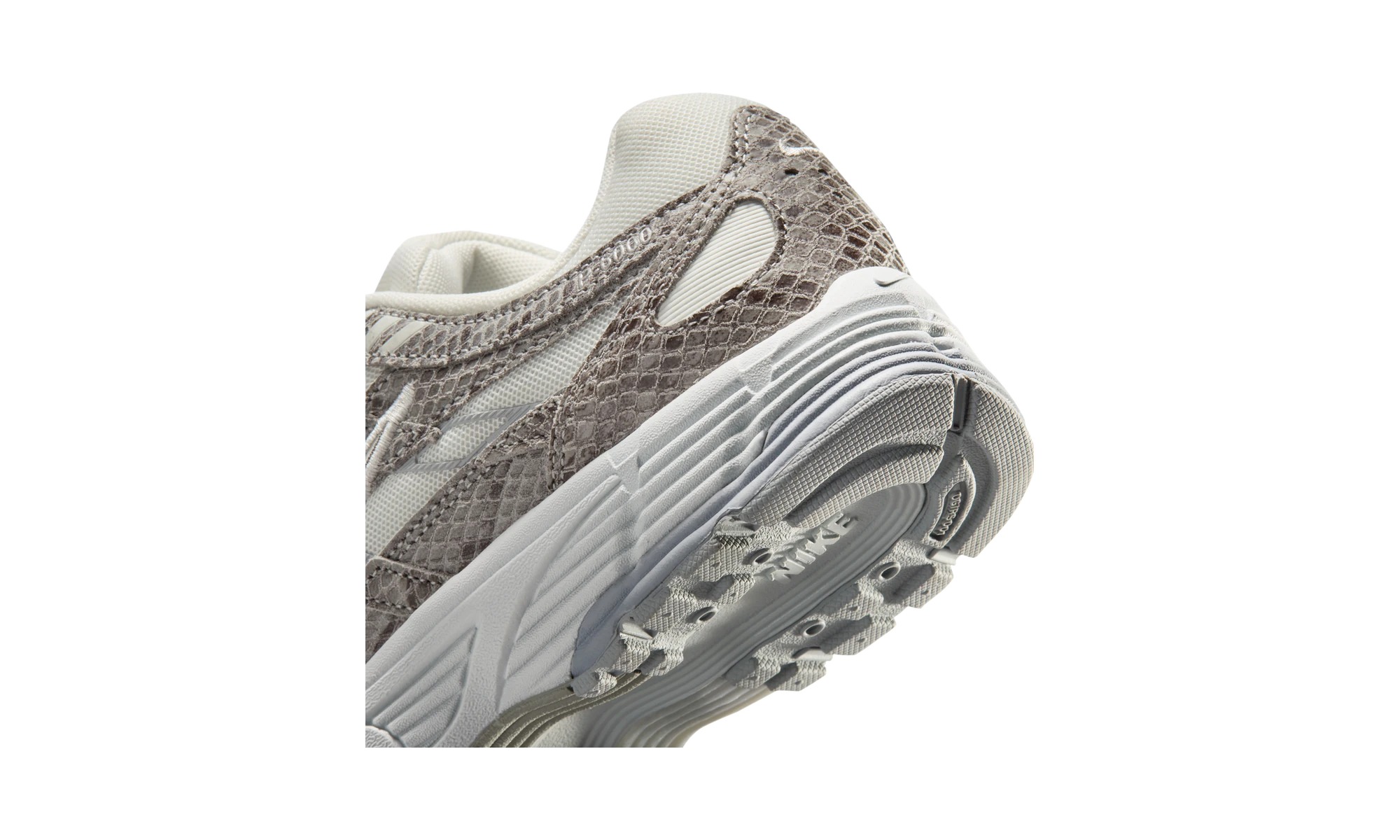 Nike P-6000 SE Off-White/Black/Cool Grey/Metallic Silver