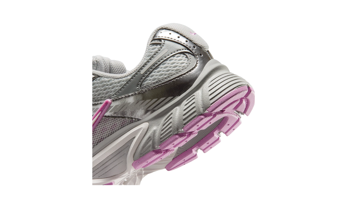 Nike V5 RNR shoes with reflective design accents Light Smoke Grey/Photon Dust/Light Magenta/Off-White