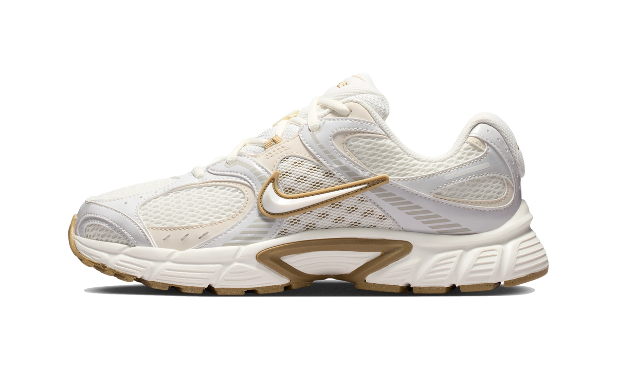 Nike V5 RNR shoes with reflective design accents Sail/Parachute Beige/Light Orewood Brown/Sail