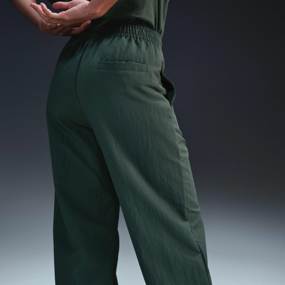 Nike Sportswear Everything Wovens Mid-Rise Open-Hem Trousers Vintage Green/Sail