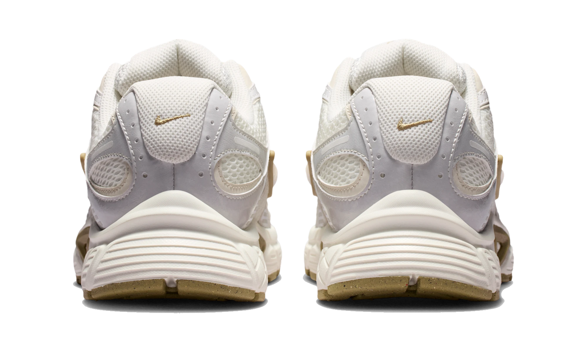 Nike V5 RNR shoes with reflective design accents Sail/Parachute Beige/Light Orewood Brown/Sail