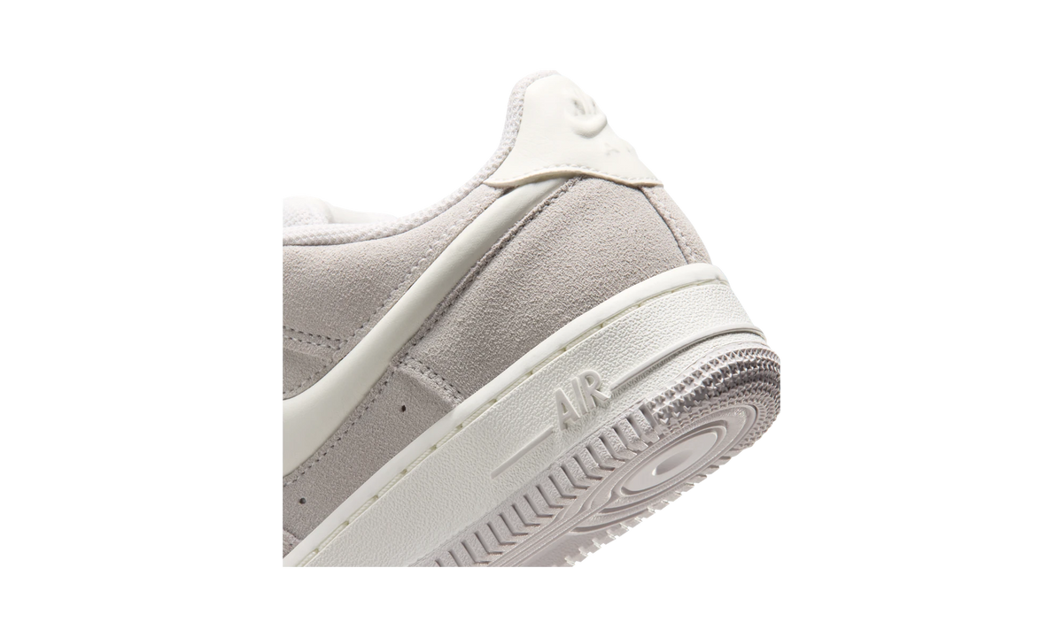 Nike Air Force 1 LV8 Vast Grey/Sail