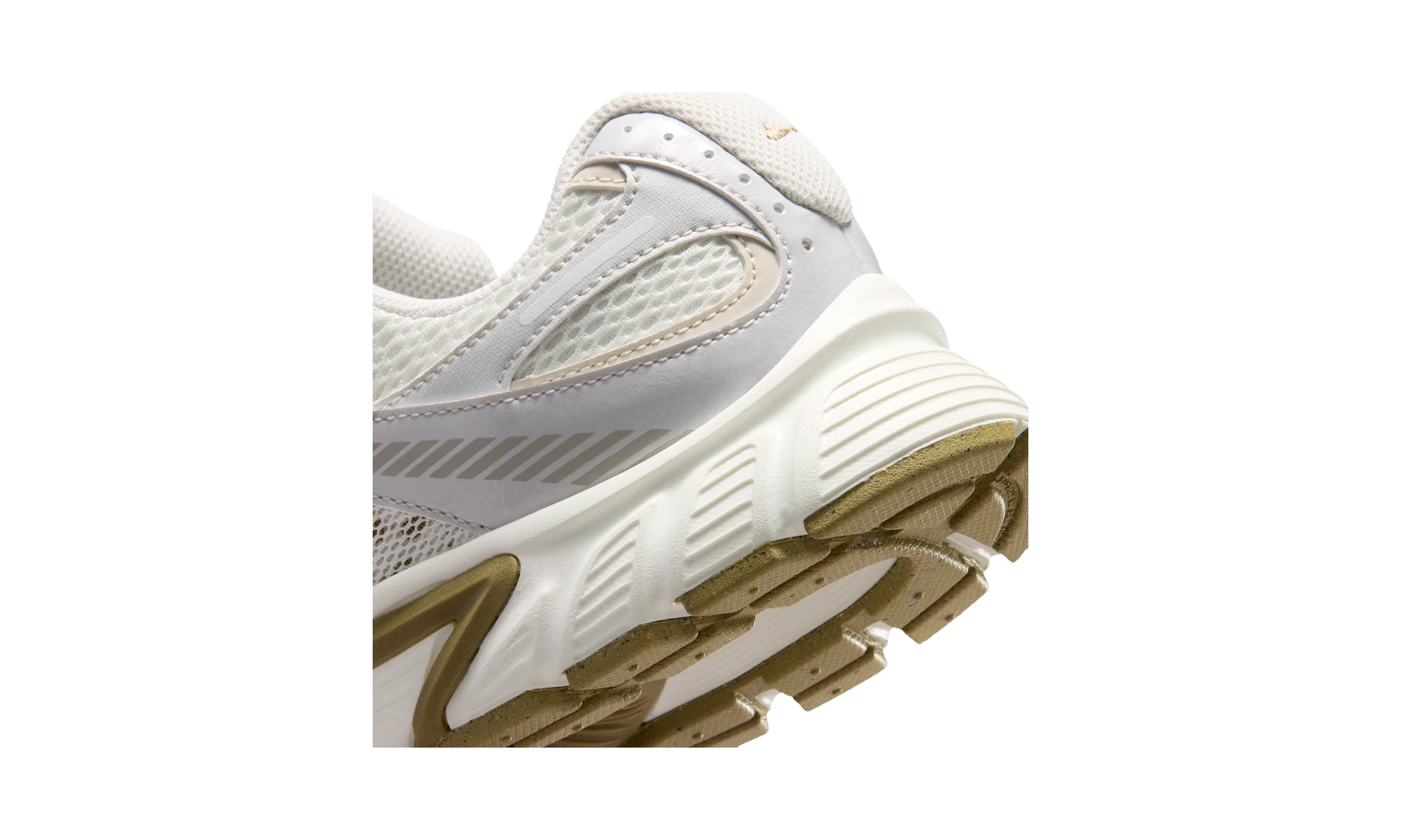 Nike V5 RNR shoes with reflective design accents Sail/Parachute Beige/Light Orewood Brown/Sail