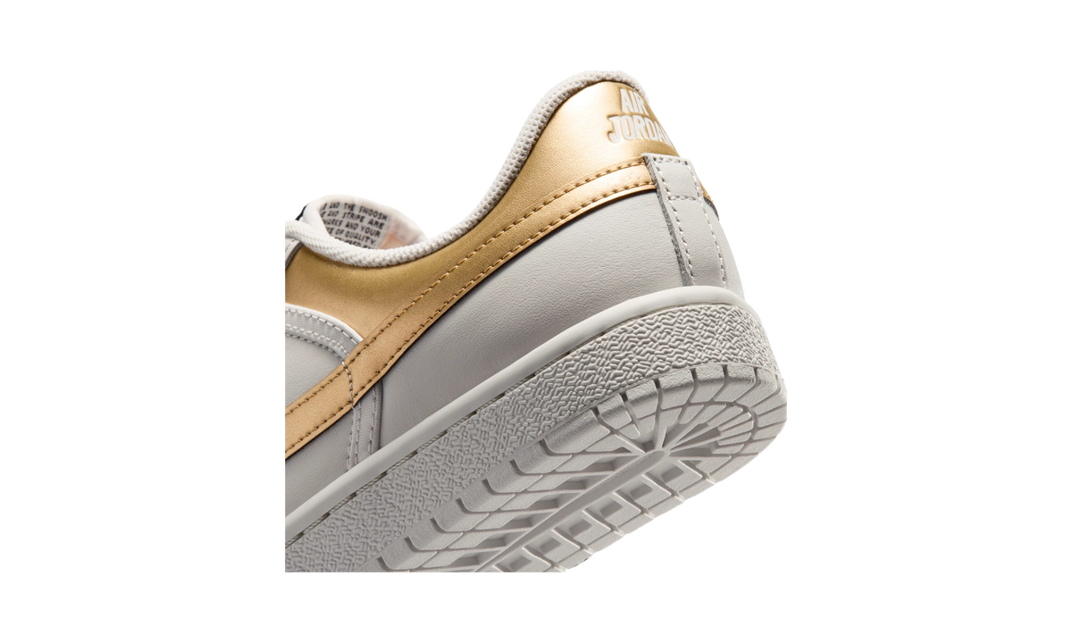 Air Jordan Skyline Low Swan Metallic Gold