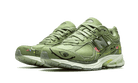 New Balance 2002R Bryant Giles What Now?, Iguana/Capulet Olive (M2002RAG)