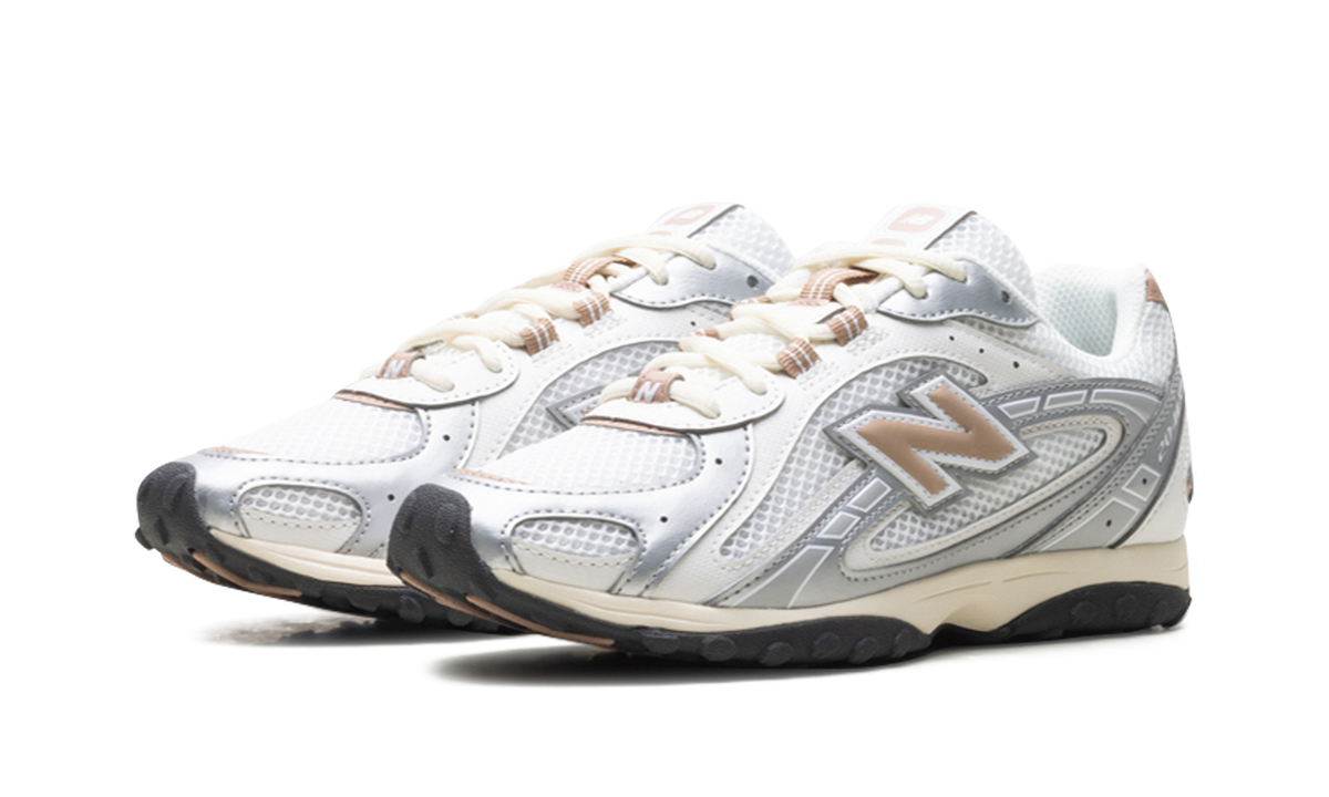 New Balance 204L Silver Metallic Flat Tuape