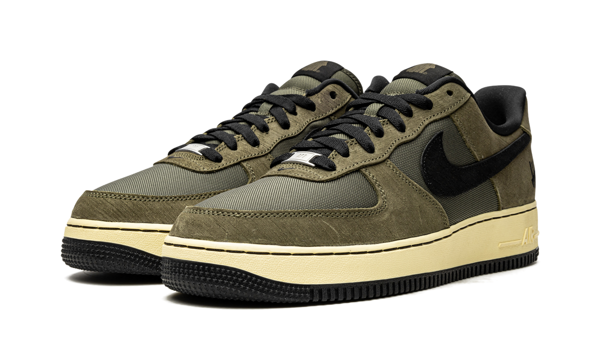 Nike Air Force 1 Low SP Undefeated Ballistic Dunk vs. AF1
