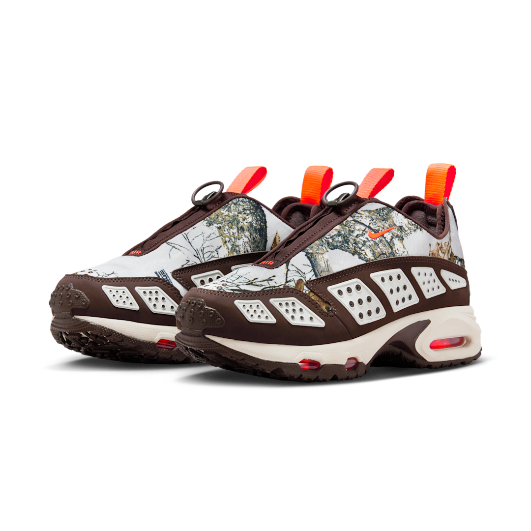 Nike Air Max Sunder Realtree Camo Light Orewood Brown, Light Orewood Brown/Baroque Brown/Hyper Crimson (IB2476-100)