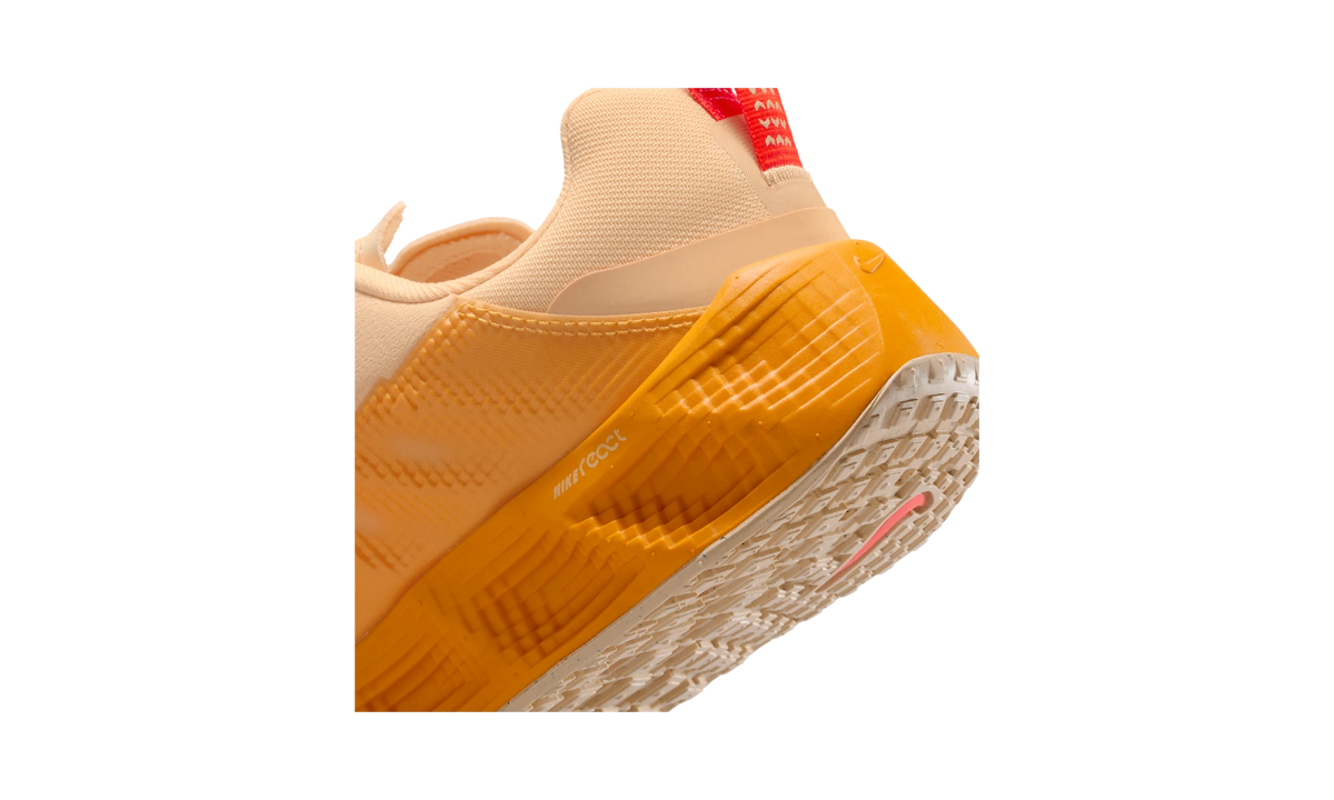 Nike Ava Rover Celestial Gold Bright Crimson