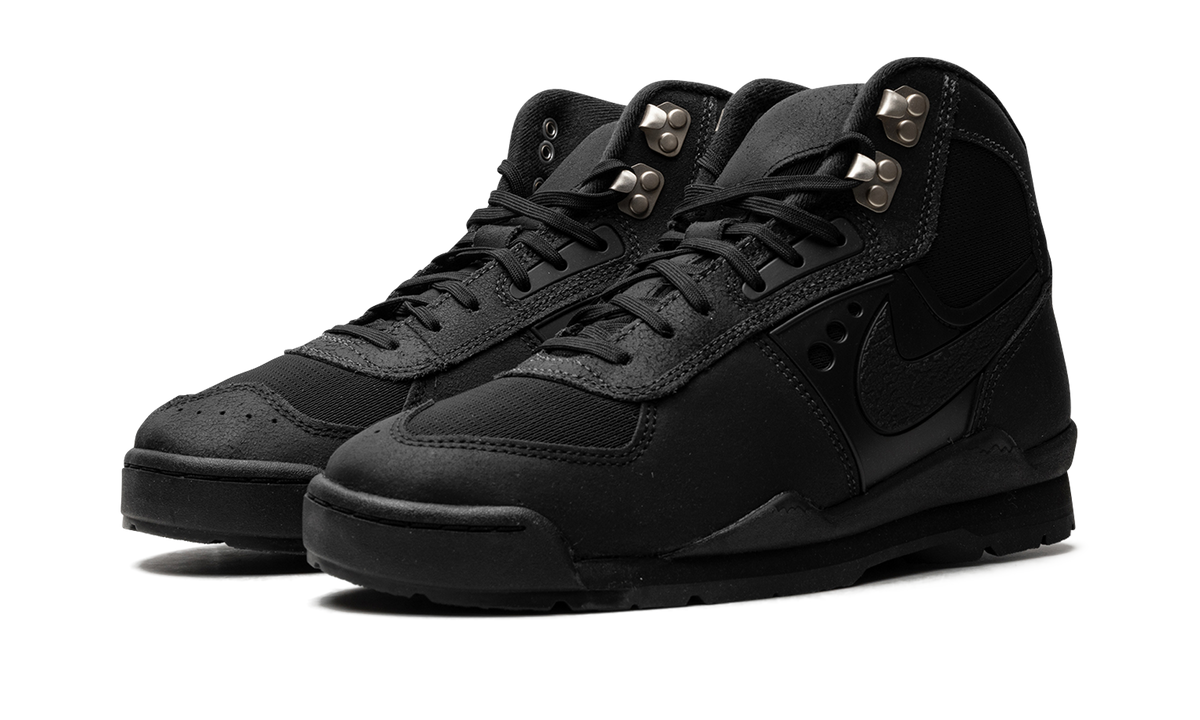 Nike Baltoro Black Metallic Gold