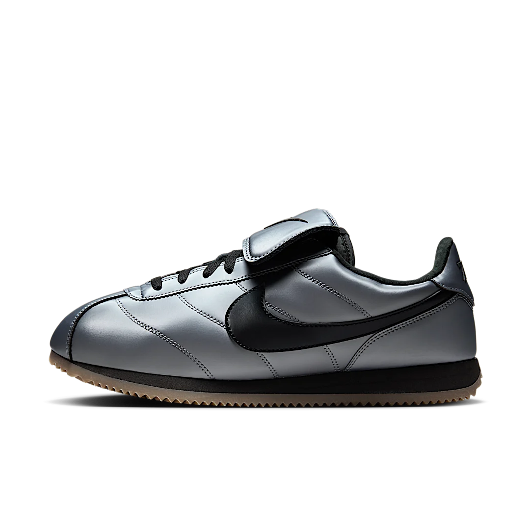 Nike Cortez SE Tiempo Pack Metallic Cool Grey, Metallic Cool Grey/Black/Gum Dark Brown (HQ3490-099)