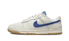 Nike Dunk Low SE Sail Dark Marina Blue, Sail/Dark Marina Blue/University Red/Dark Marina Blue (DX3198-133)