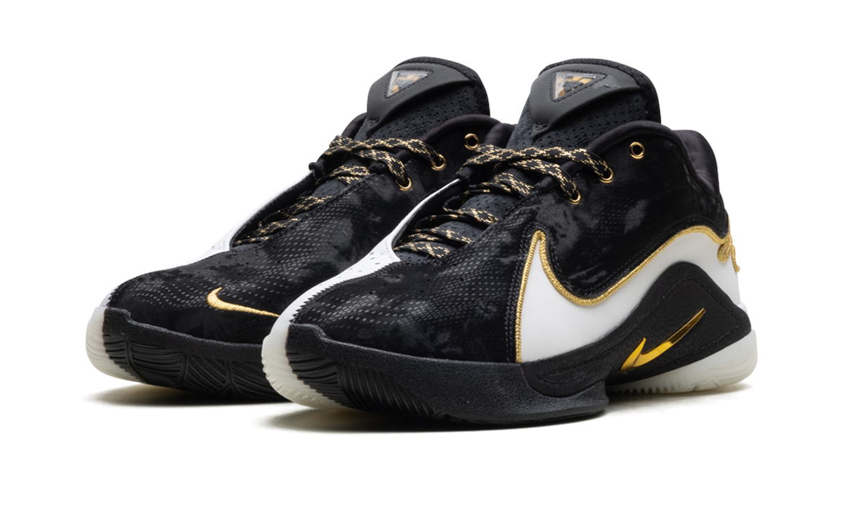 Nike LeBron 22 Mogul
