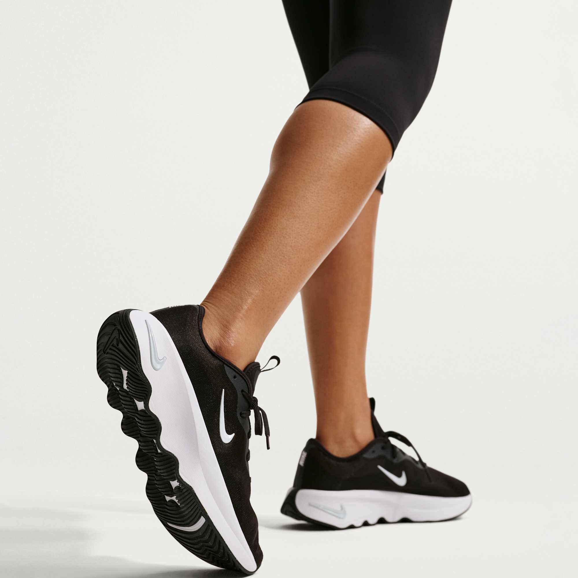 Nike Motiva 2 Black White