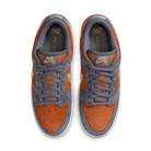 Nike SB Dunk Low Light Carbon Monarch, Light Carbon/Sesame/Monarch/Summit White/Dark Stucco (HF3063-002)