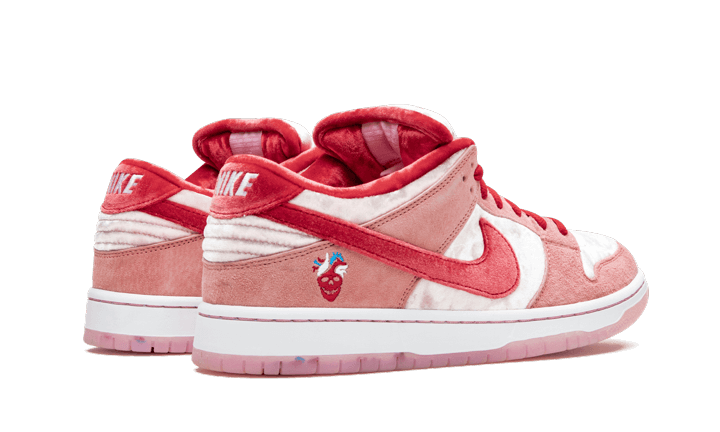 Nike SB Dunk Low StrangeLove Skateboards, Pink/Red-White (CT2552-800)