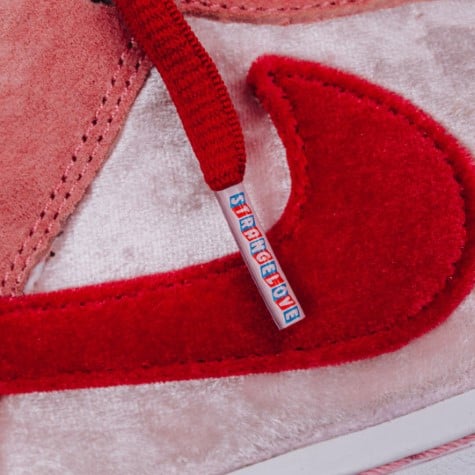 Nike SB Dunk Low StrangeLove Skateboards, Pink/Red-White (CT2552-800)